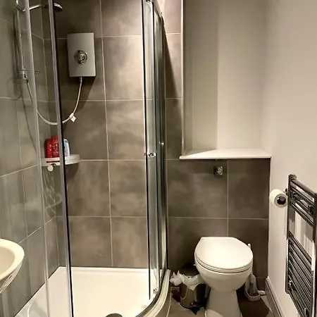 1 Bed With Car Park Cosy Centre Apartment *