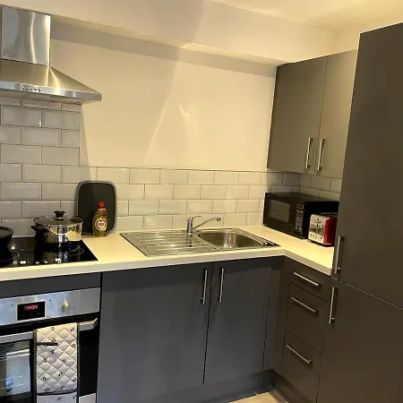 1 Bed With Car Park Cosy Centre Bradford (West Yorkshire)