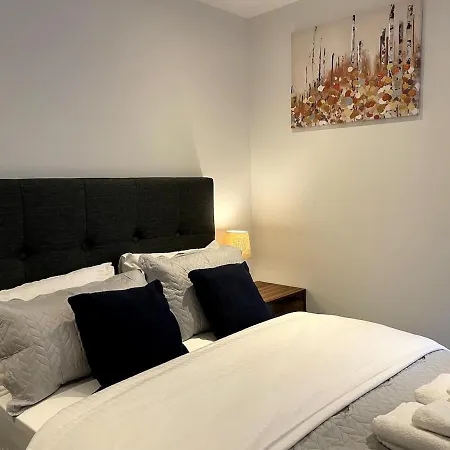 1 Bed With Car Park Cosy Centre *