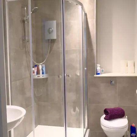 1 Bed With Car Park Cosy Centre Apartment