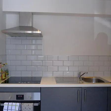 1 Bed With Car Park Cosy Centre Bradford (West Yorkshire)